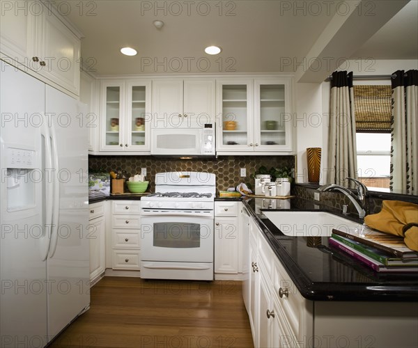 Traditional Kitchen with Tiled Backsplash