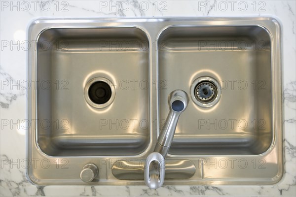 Stainless steel kitchen sink