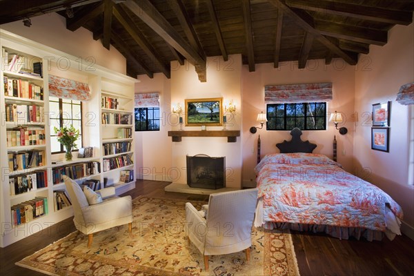 Large bedroom with high vaulted ceilings and pink walls