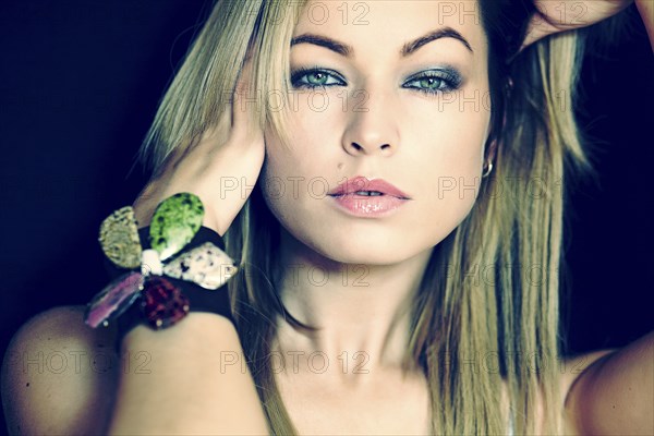 Caucasian woman wearing flower bracelet