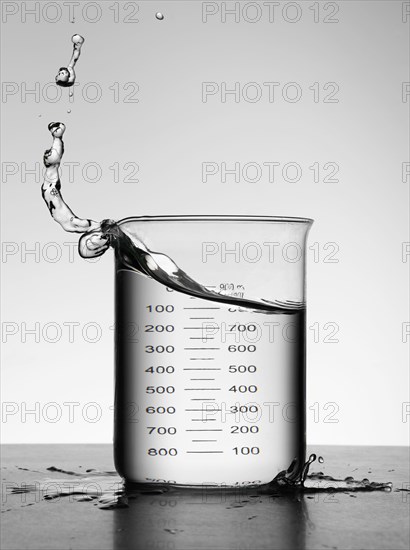 Water splashing in milliliter flask