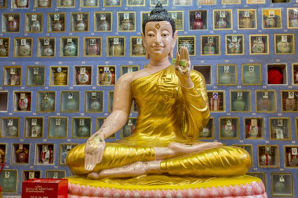 Buddha statue in Wat Chayamangkalaram temple