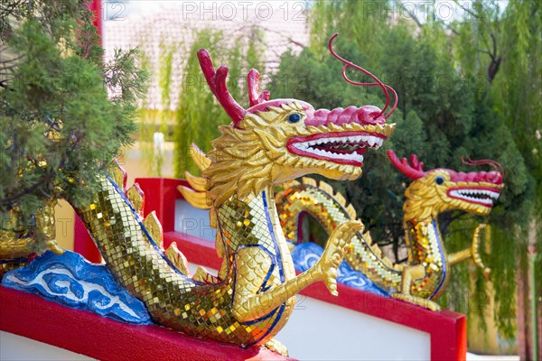 Dragon statues outside Dhammikarama Burmese temple
