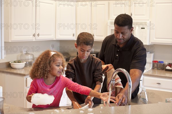 Family washing dishes together