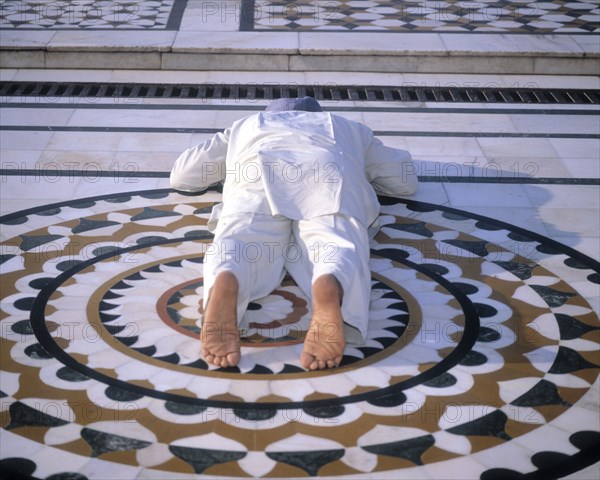 Man worshiping at Golden Temple