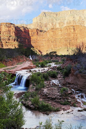 River pouring over Havasu Falls