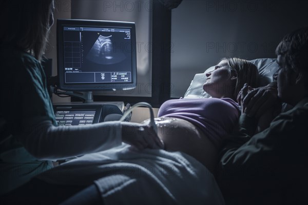 Pregnant couple having sonogram