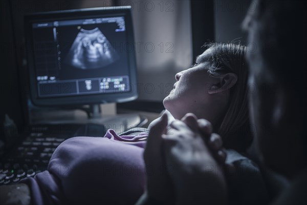 Pregnant couple having sonogram