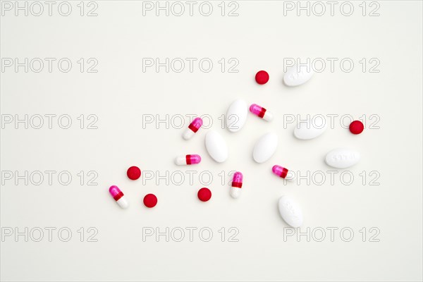 Scattered pills