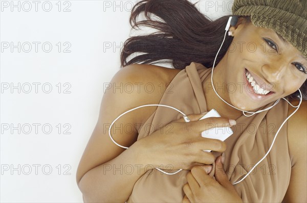 Young woman listening to an mp3 player