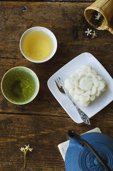 Jasmine tea and rice cake