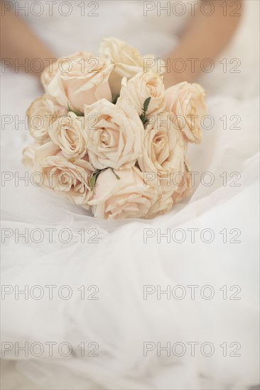 Close up of bride holding bouquet of flowers