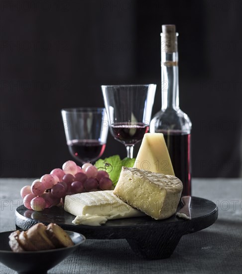 Cheese and grapes with red wine