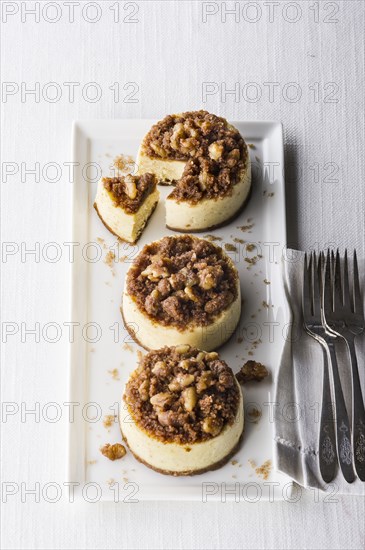 Miniature cheesecakes on tray with forks