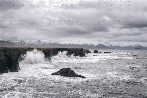 Ocean waves splashing on cliffs