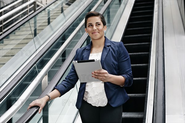 Hispanic businesswoman using tablet computer