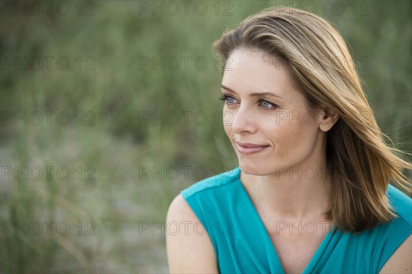 Hispanic woman smiling outdoors