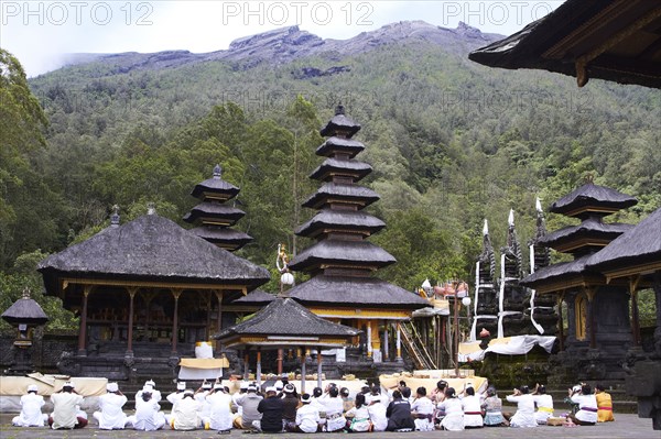 People worshipping at Holy Mountain Temple