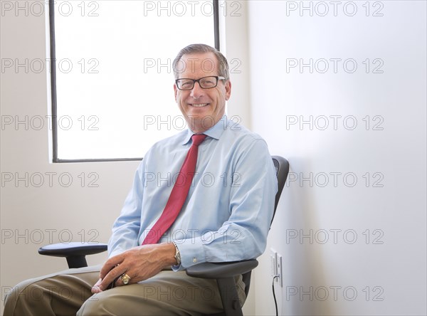 Caucasian businessman smiling in office