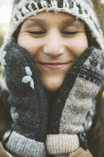 Close up of Caucasian woman wearing knitted cap and gloves