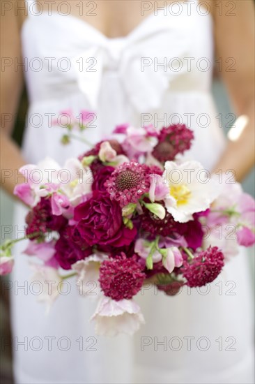 Close up of bride holding bouquet of flowers