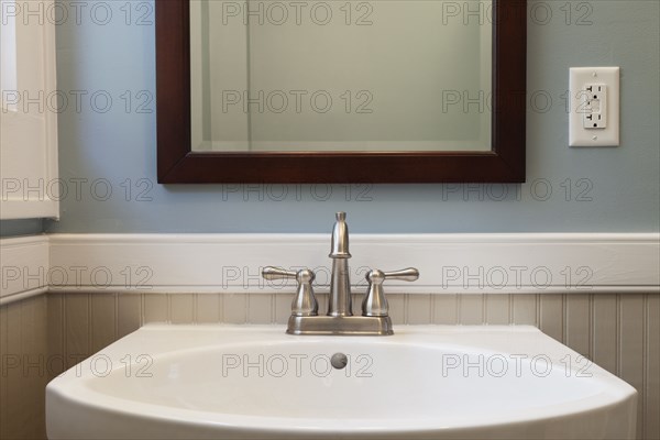 Bathroom sink and mirror