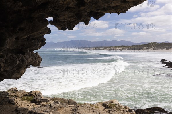 Ocean beach in Walker Bay Nature Reserve