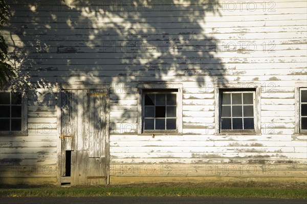 Maryland, Shadow of tree on barn side