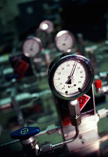 Psi gauges measuring oxygen levels