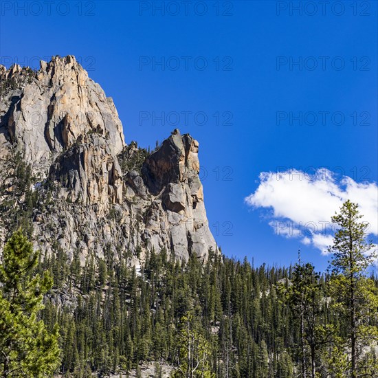 Rocky crags of Sawtooth Mountains