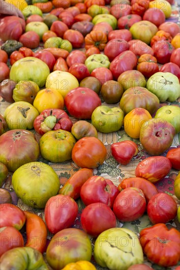 Heirloom tomatoes at farmers market