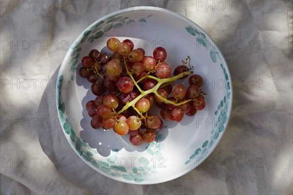 Overhead view of bunch of grapes in bowl