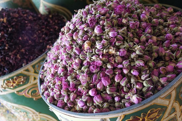 Dried roses for sale in medina