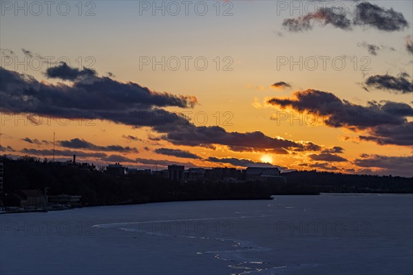 USA, Wisconsin, Madison, Scenic view of Lake Mendota at sunset