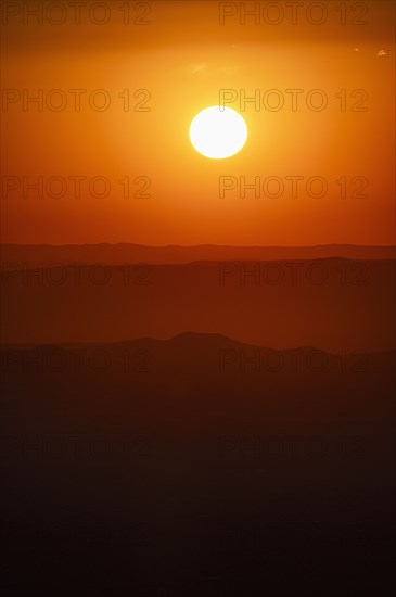 Usa, New Mexico, Santa Fe, Sunset above Sangre De Cristo Mountains