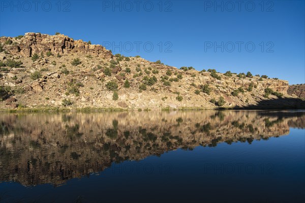 Usa, New Mexico, Abiquiu, Rio Chama, Hills reflected in Chama River