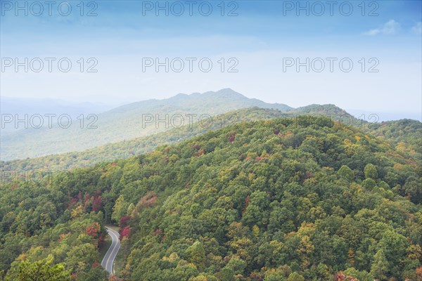 USA, Tennessee, Walland, Two lane road winding through Smoky Mountains