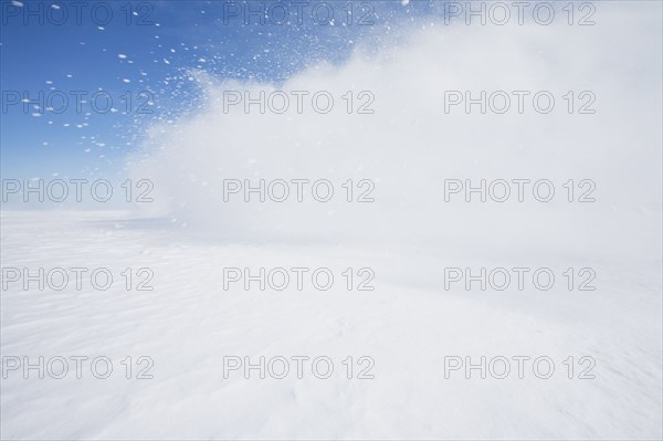 Blast of snow drifting blowing across frozen landscape, Hammond, NY, USA