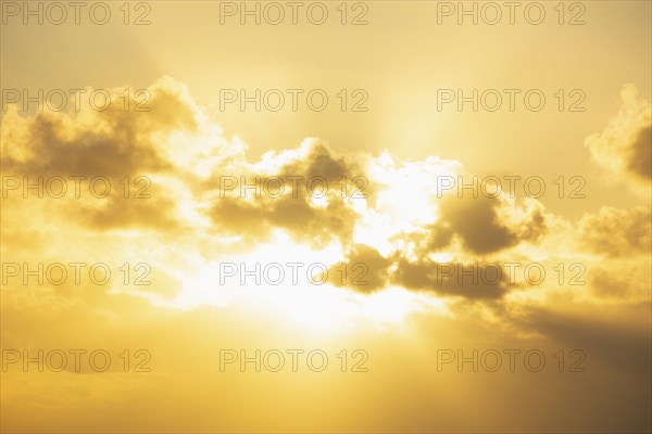 USA, Virgin Islands, Rising sun shining through clouds