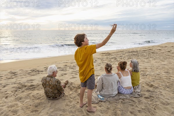 Mexico, Baja, Pescadero, Three generation family on beach