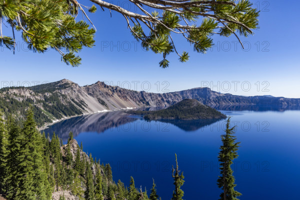 USA, Oregon, Clear sky over calm Crater lake