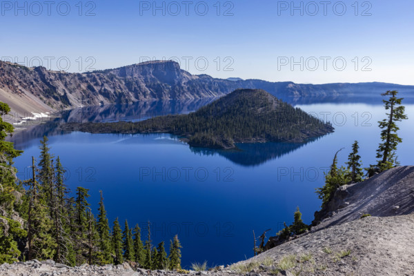 USA, Oregon, Clear sky over calm Crater lake