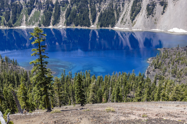 USA, Oregon, Cliffs reflected in calm surface of Crater lake