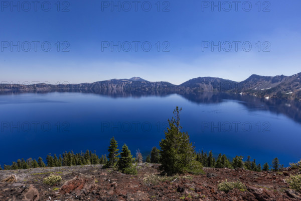 USA, Oregon, Clear sky over calm Crater lake