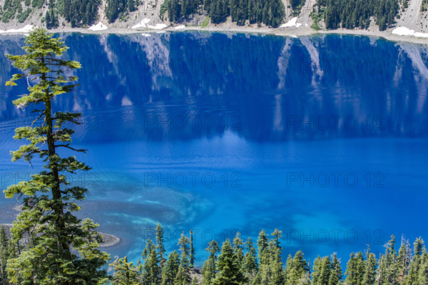 USA, Oregon, Cliffs reflected in calm surface of Crater lake