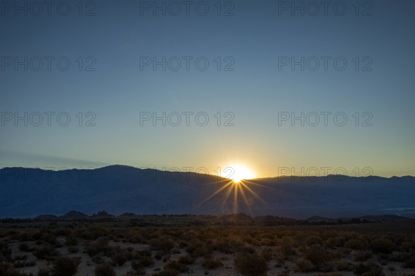 USA, California, Lone Pine, Sun rising behind mountains