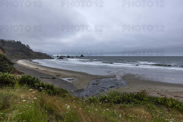 USA, Oregon, Cannon Beach, Gray clouds over empty beach
