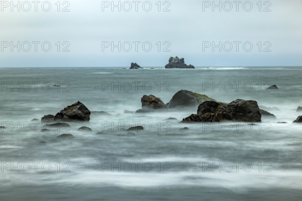USA, Oregon, Brookings, Sea waves crashing against rocks, long exposure