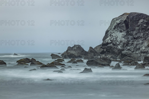 USA, Oregon, Brookings, Sea waves crashing against rocks, long exposure