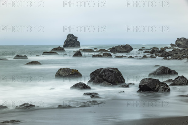 USA, Oregon, Brookings, Sea waves crashing against rocks, long exposure
